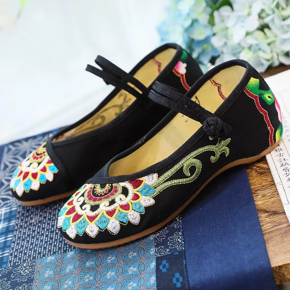 SAILING LU Womens Cute Embroidery Flats Traditional Chinese Height-Increasing Mary Janes Comfy Cosplay Low-Heel Party Shoes