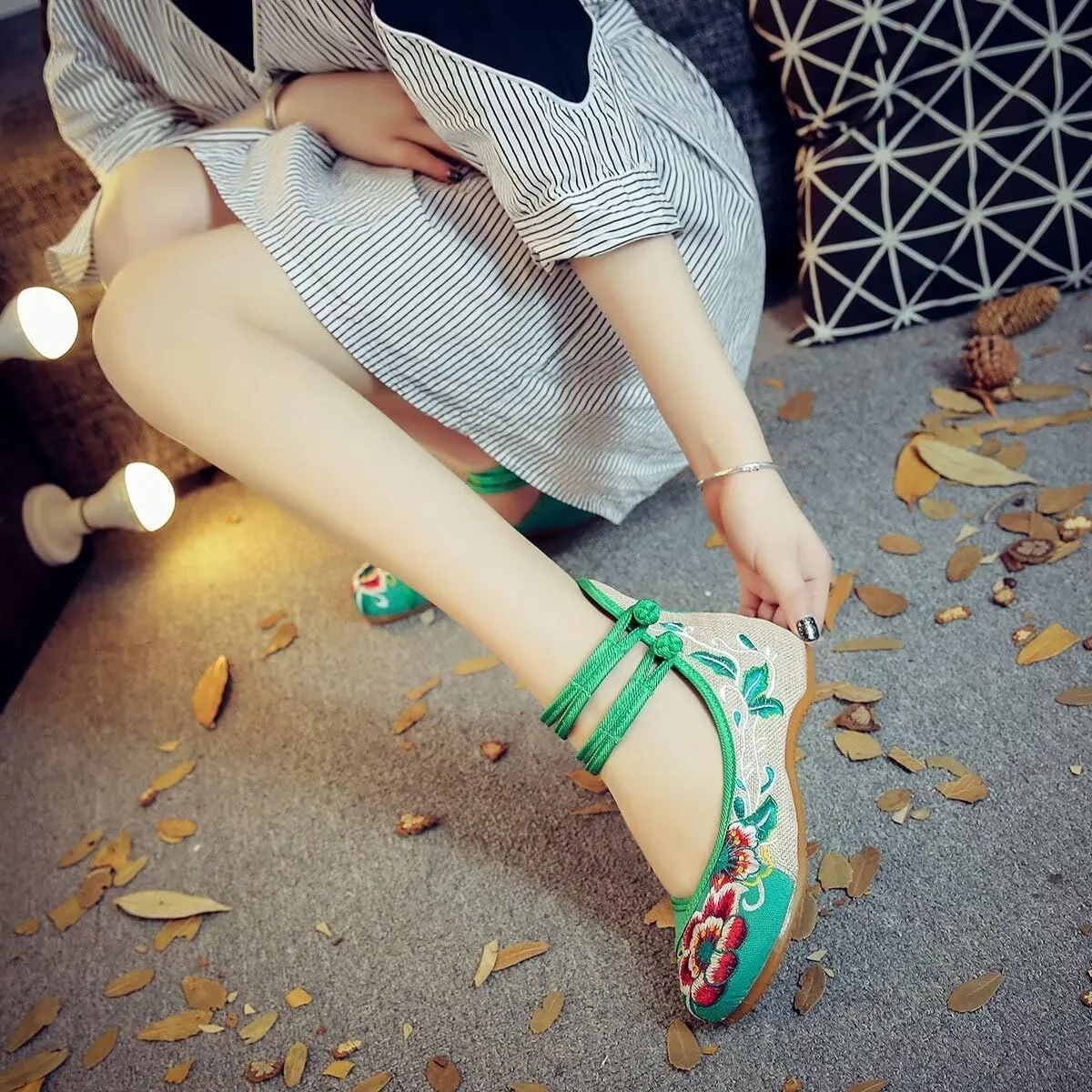 SAILING LU Womens Cute Embroidery Flats Traditional Chinese Height-Increasing Mary Janes Comfy Cosplay Low-Heel Party Shoes