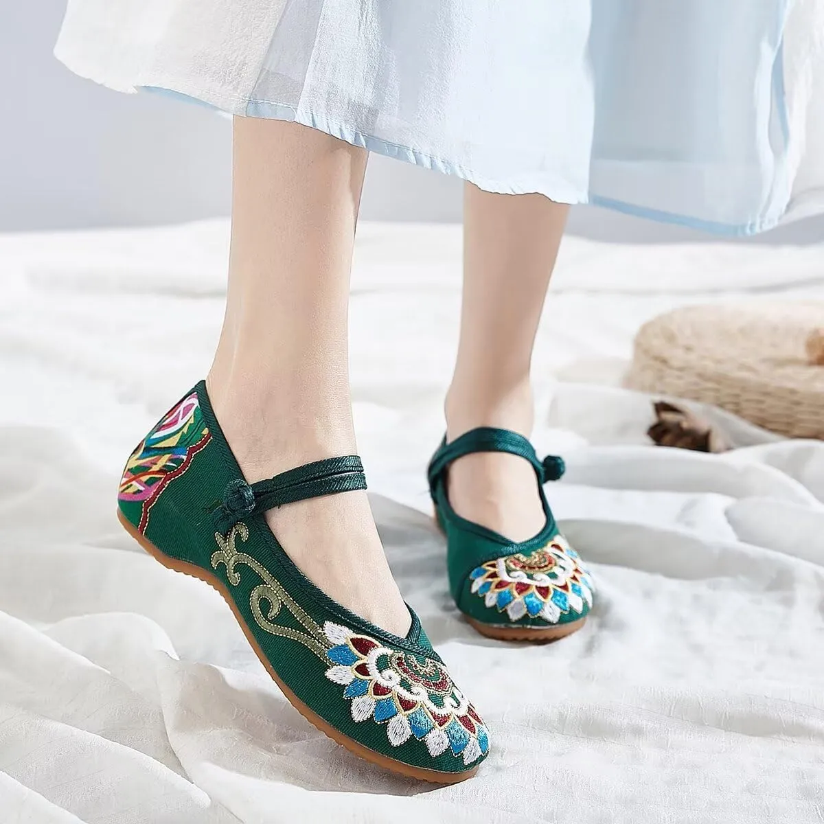 SAILING LU Womens Cute Embroidery Flats Traditional Chinese Height-Increasing Mary Janes Comfy Cosplay Low-Heel Party Shoes